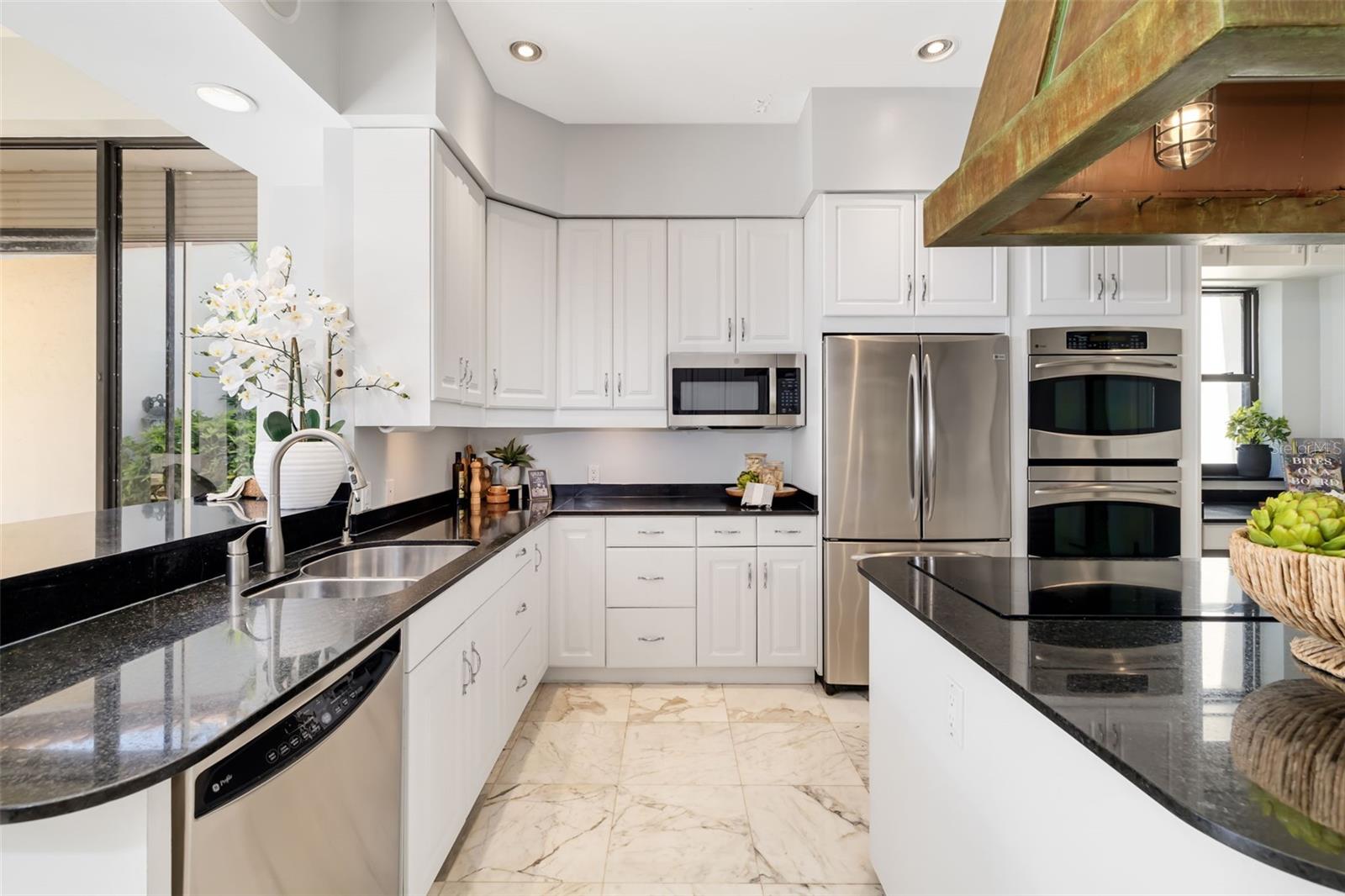 There are 2-Sinks, 2-Dishwashers, 2-Refrigerators, 2-Ovens and gas for the stove...  Anyone entertaining or a gourmet will appreciate the space and the efficiency