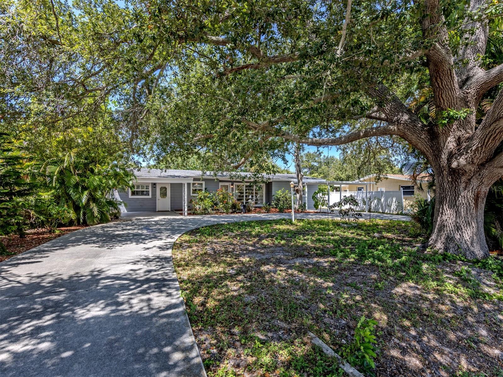 814 Guild Dr, Venice, FL 34285 — photo 1 of 59