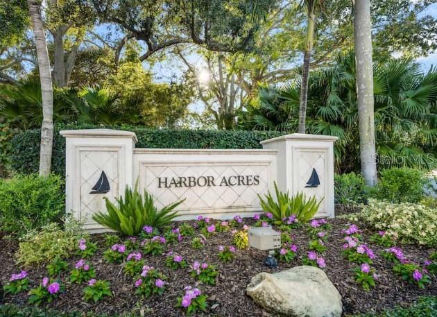 1387 Harbor Dr, Sarasota, FL 34239 — photo 4 of 8