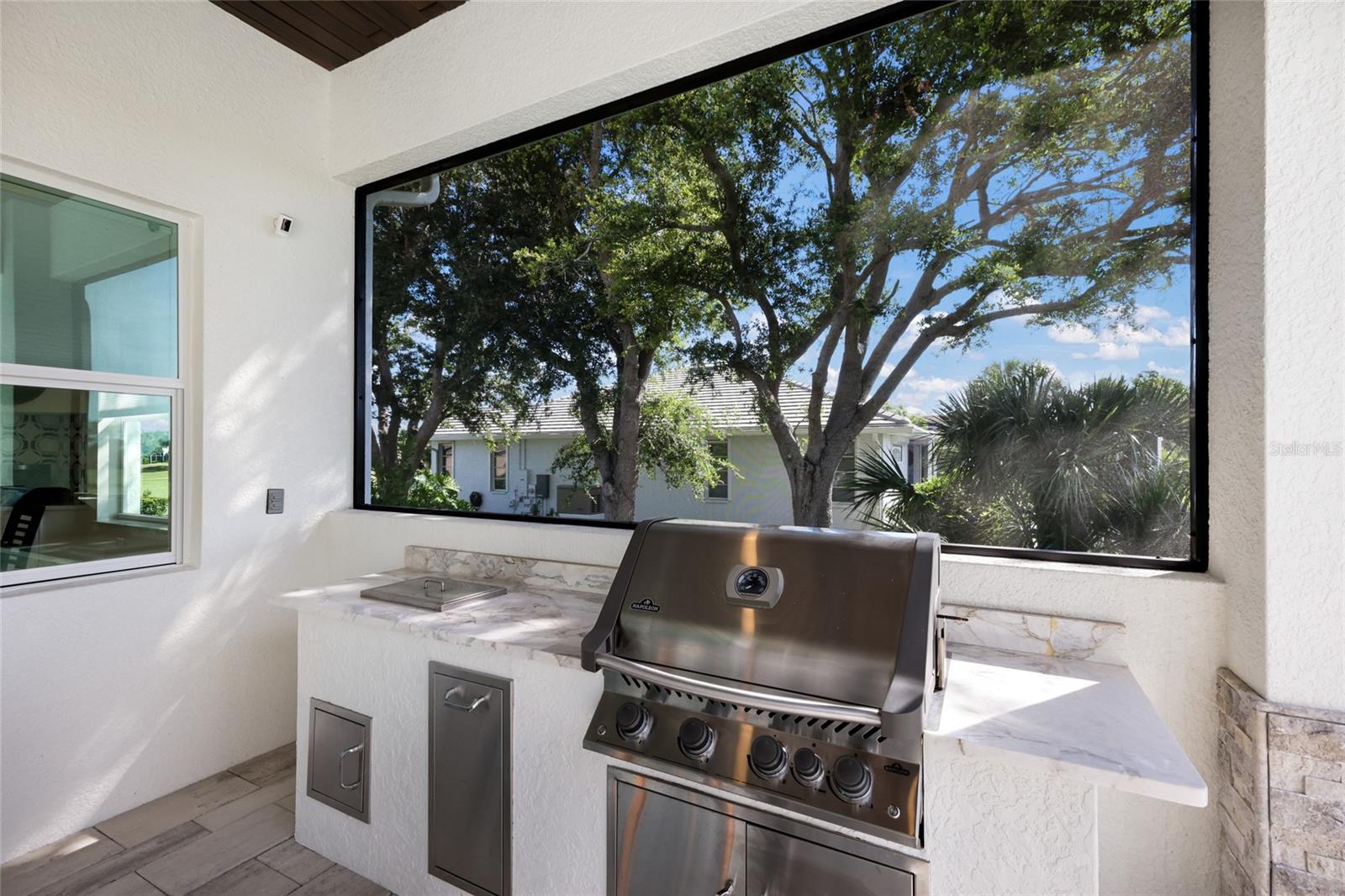 Built-in outdoor kitchen