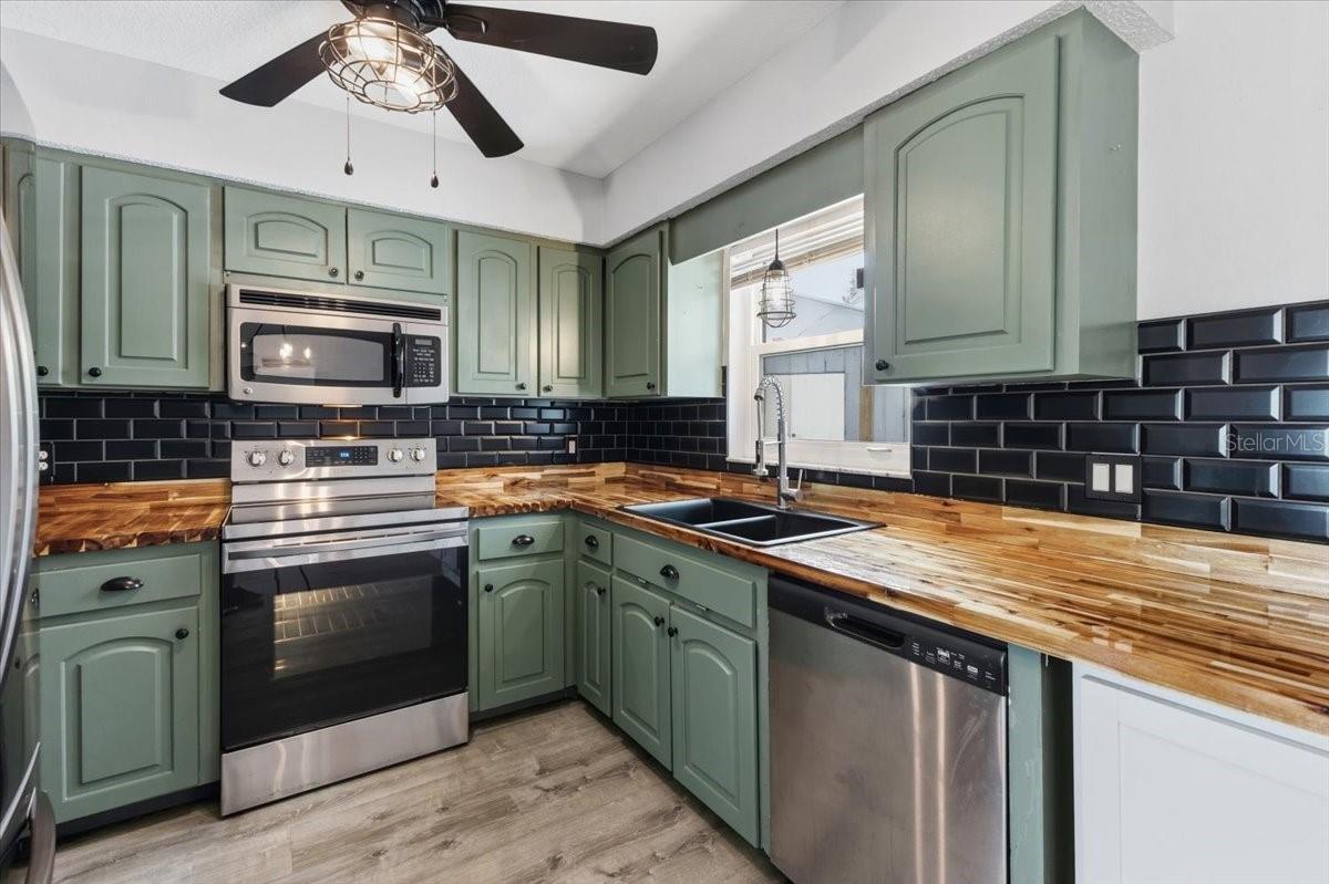 9601 Gulfstream Blvd, Englewood, FL 34224 — photo 11 of 42