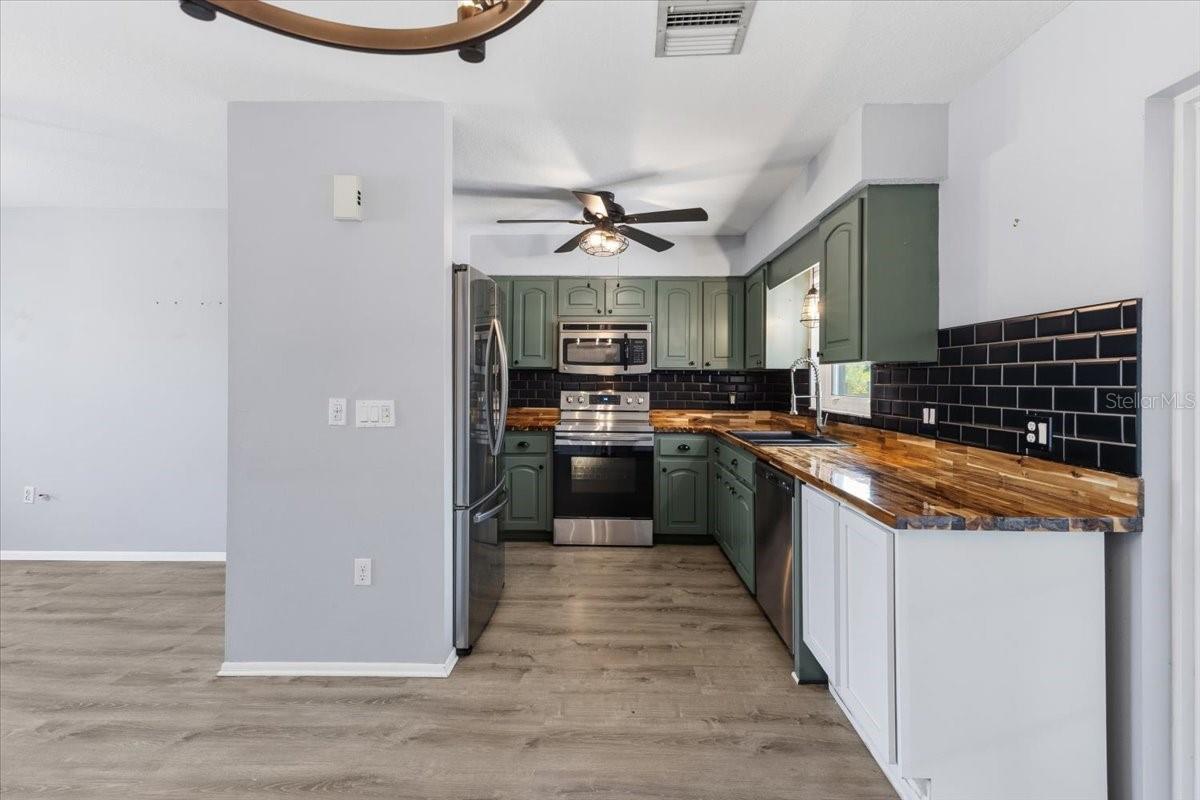9601 Gulfstream Blvd, Englewood, FL 34224 — photo 9 of 42
