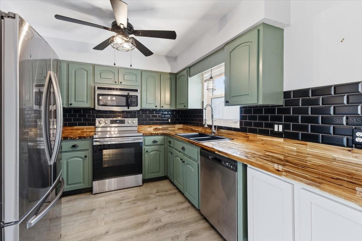 9601 Gulfstream Blvd, Englewood, FL 34224 — photo 10 of 42
