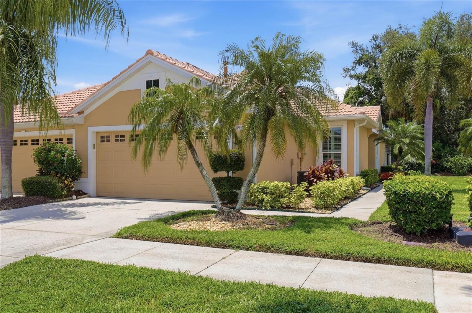 4939 Whispering Oaks Dr