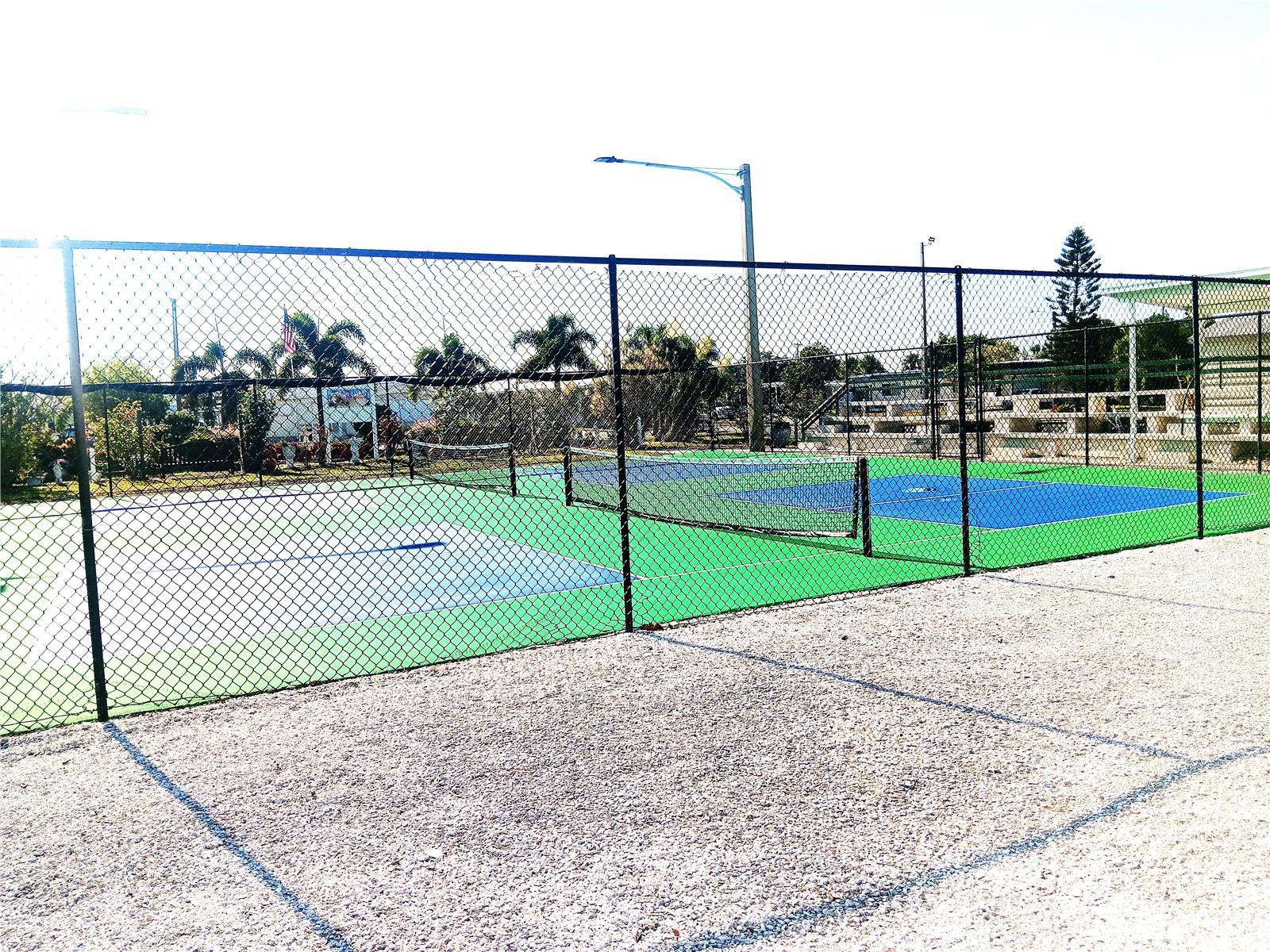 pickel ball couorts.  This park has everythng ! ! !