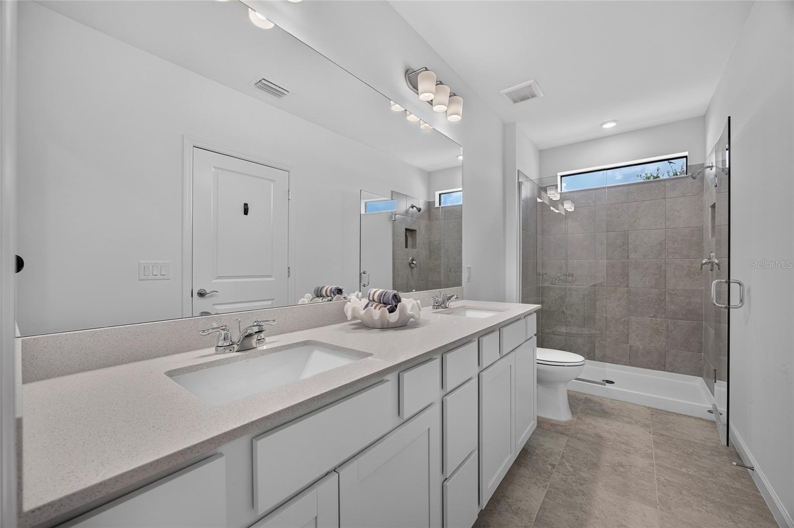 6492 Silverstar Dr, Sarasota, FL 34240 — photo 16 of 34