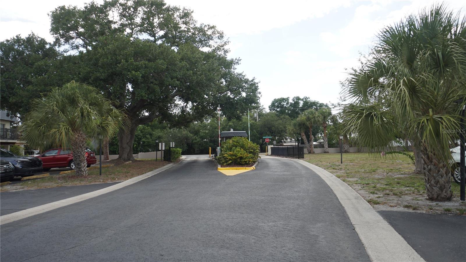 3312 Ramblewood Pl, Sarasota, FL 34237 — photo 4 of 21
