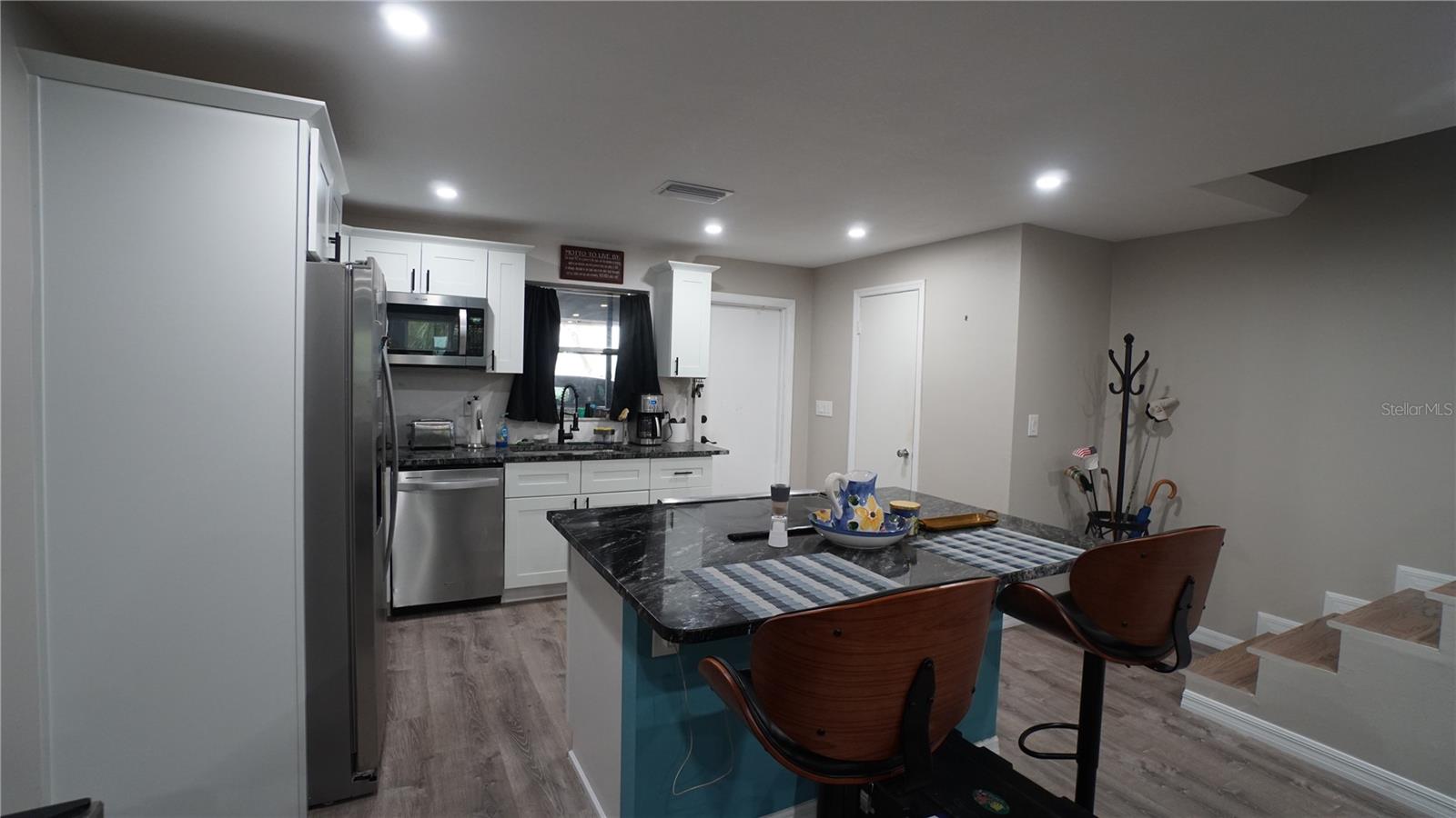 3312 Ramblewood Pl, Sarasota, FL 34237 — photo 8 of 21