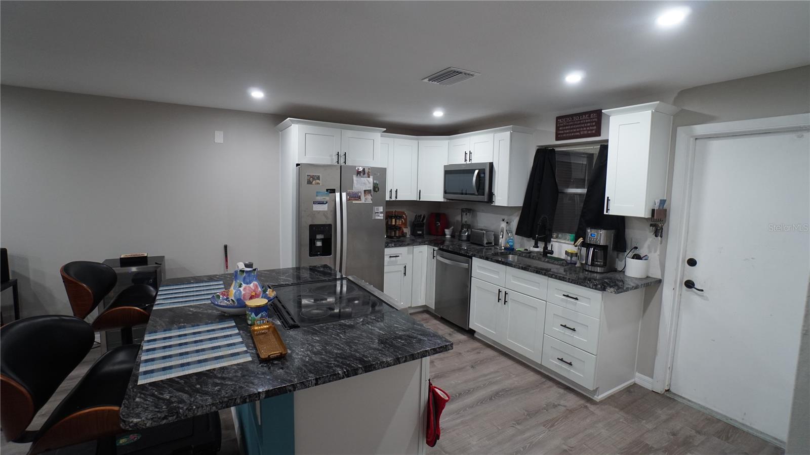 3312 Ramblewood Pl, Sarasota, FL 34237 — photo 9 of 21