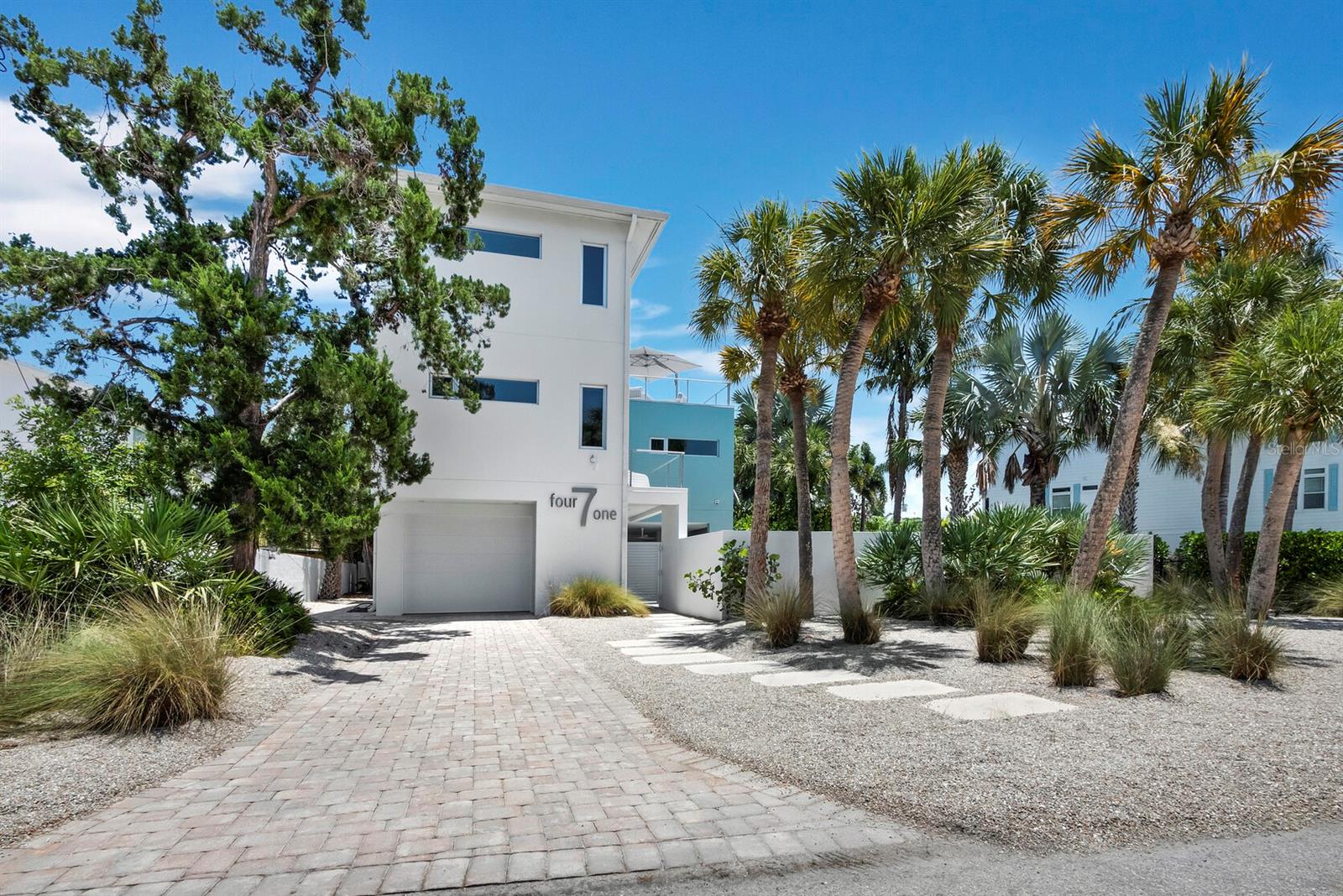 471 Island Cir, Sarasota, FL 34242 — photo 2 of 58