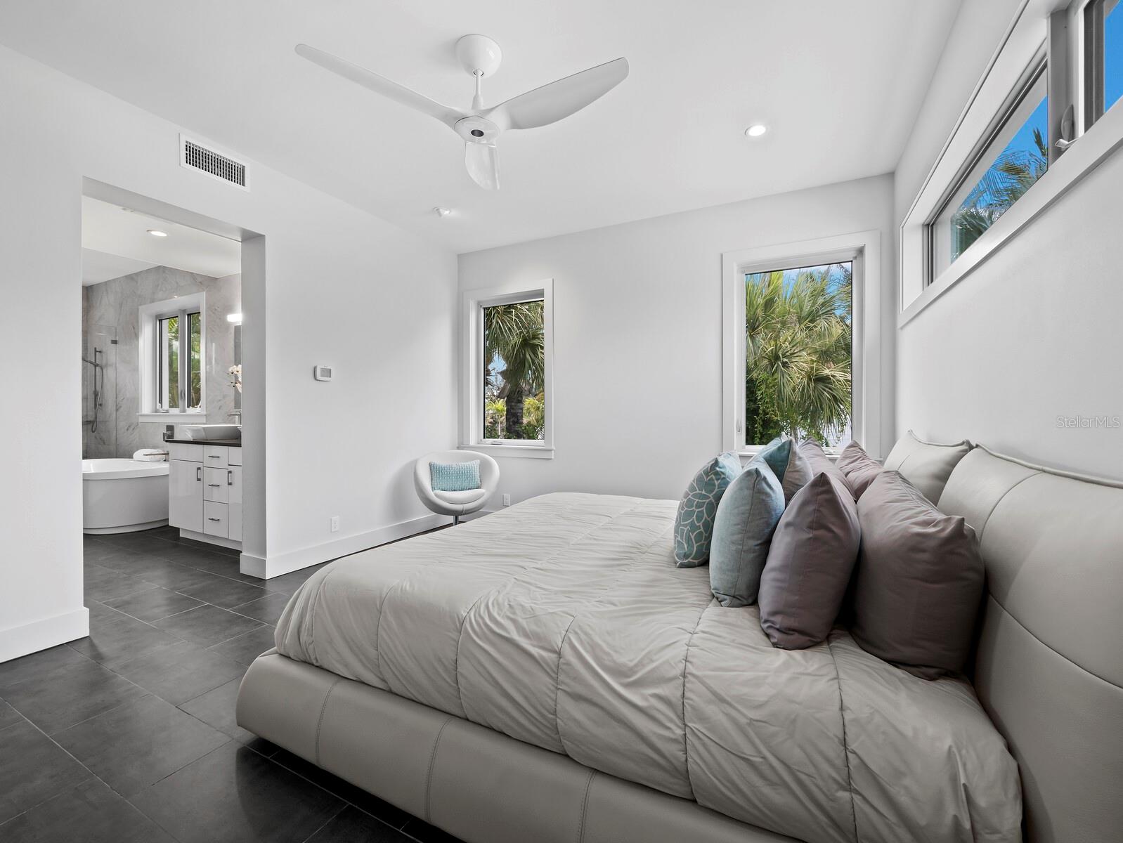 471 Island Cir, Sarasota, FL 34242 — photo 29 of 58