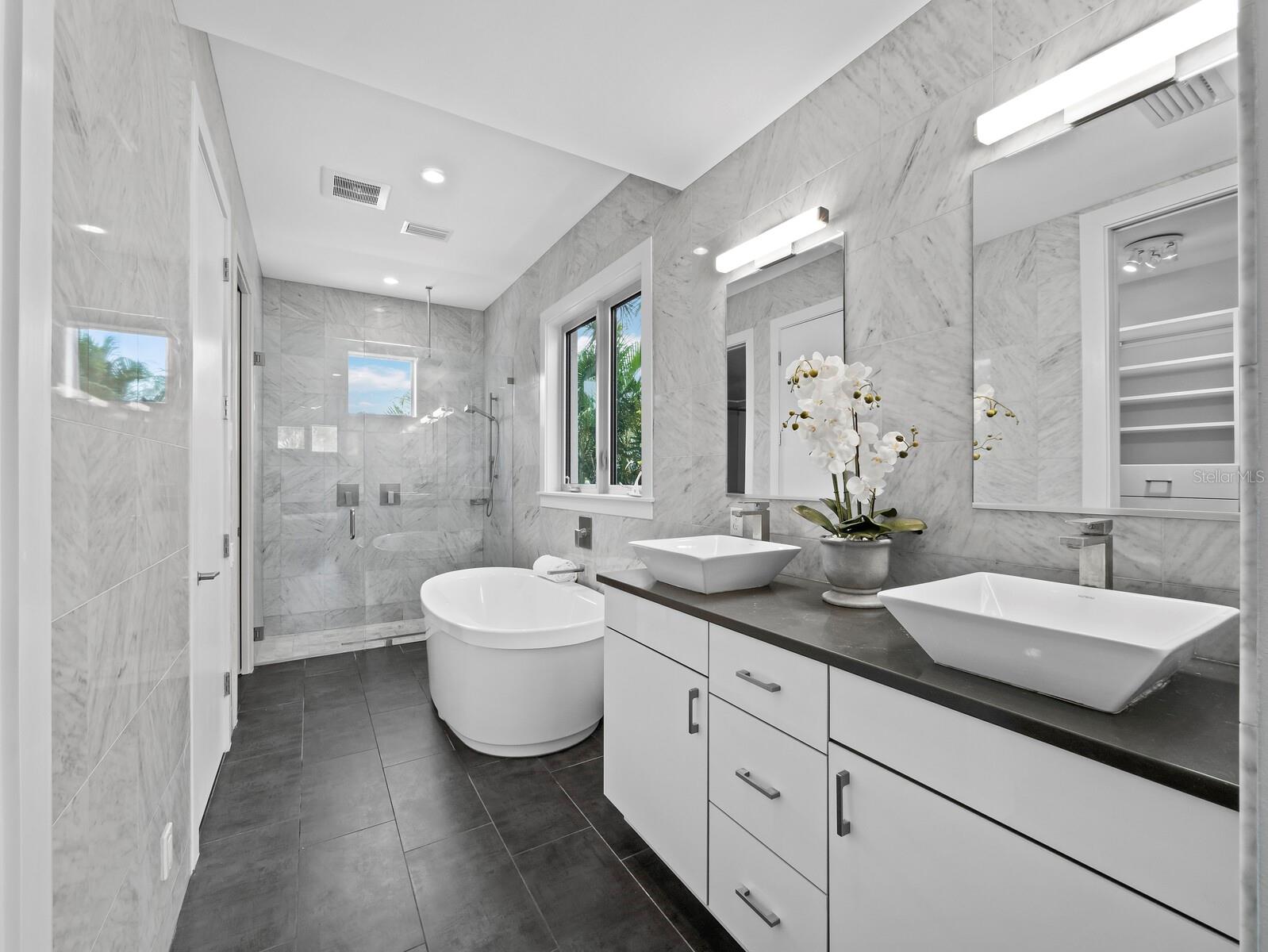 Primary bath