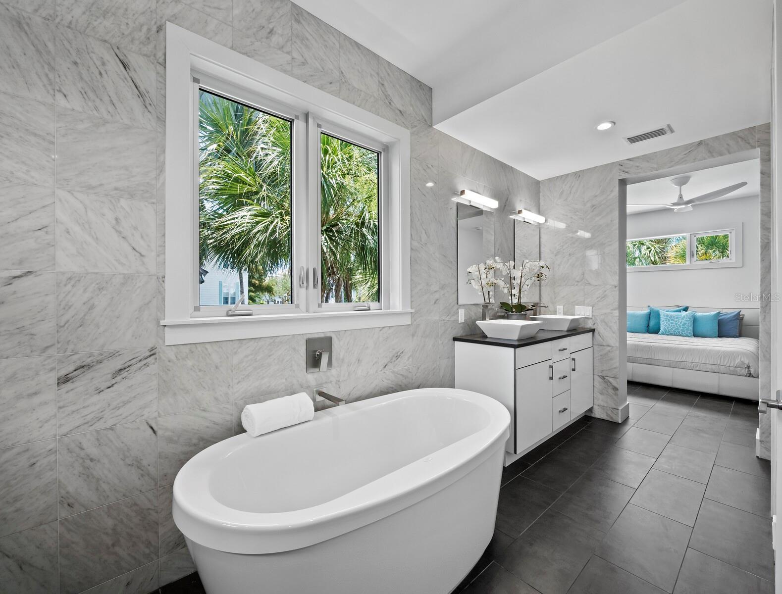 471 Island Cir, Sarasota, FL 34242 — photo 31 of 58