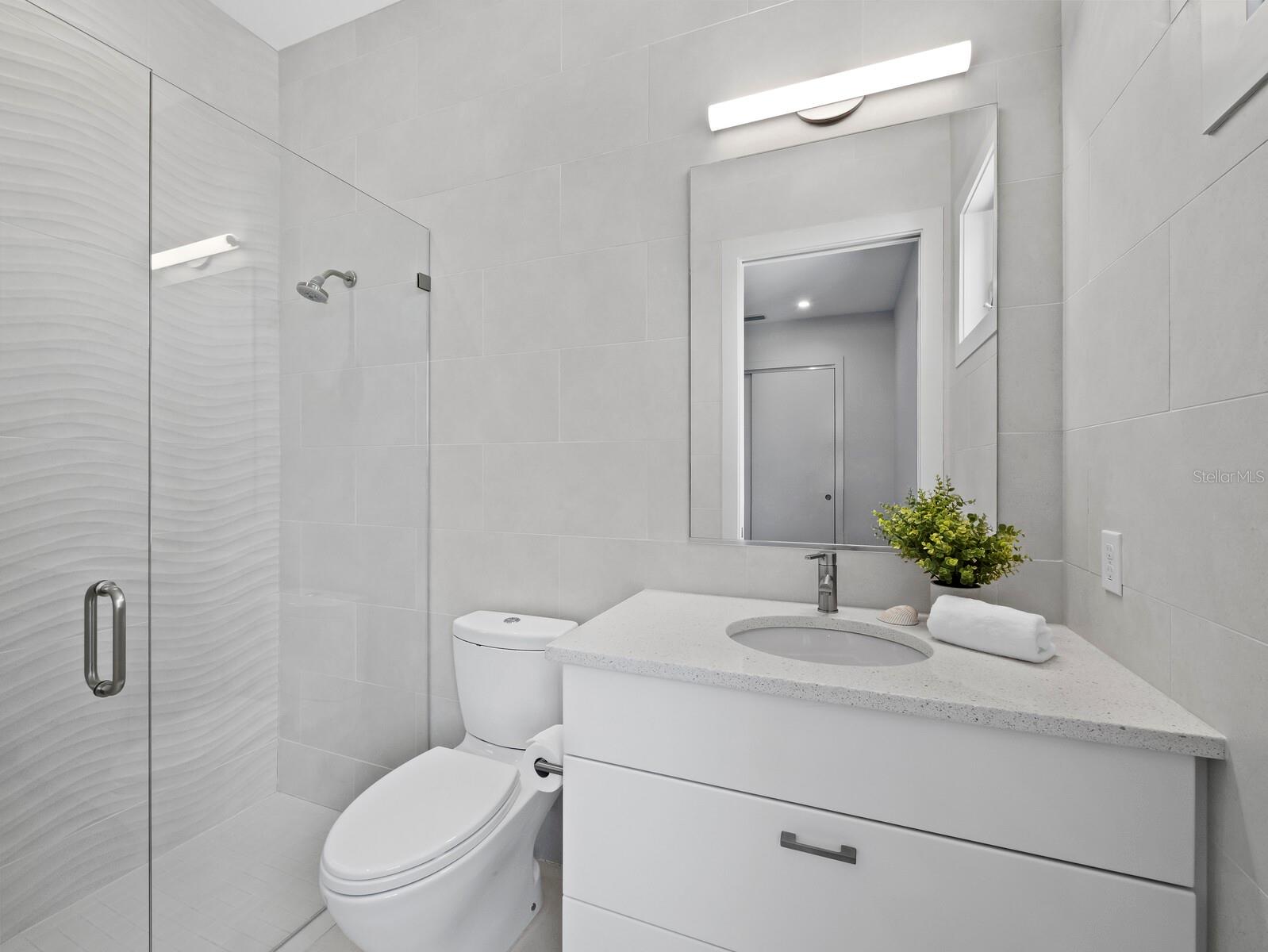 Ensuite bath 3