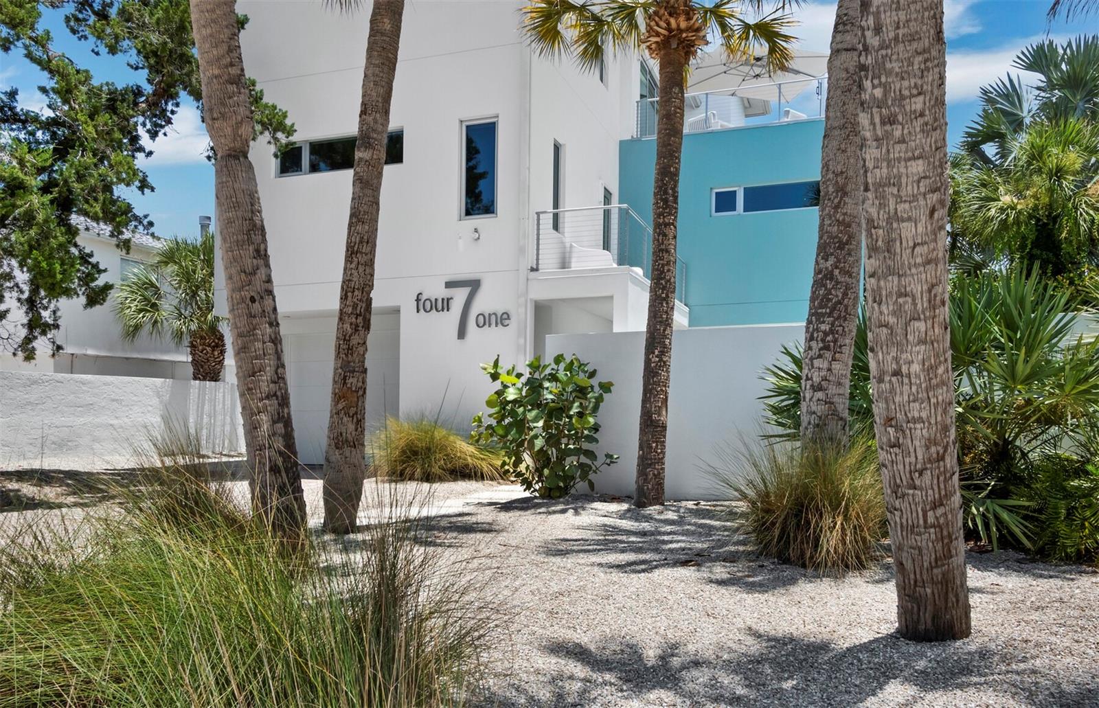 471 Island Cir, Sarasota, FL 34242 — photo 5 of 58