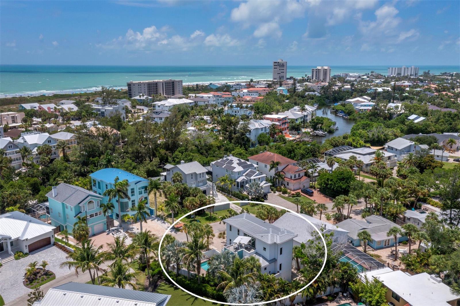 471 Island Cir, Sarasota, FL 34242 — photo 43 of 58