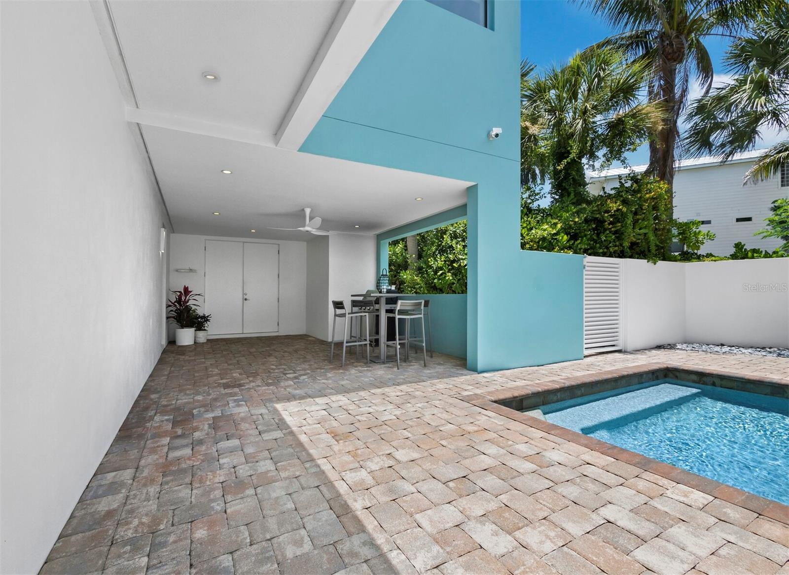 471 Island Cir, Sarasota, FL 34242 — photo 7 of 58