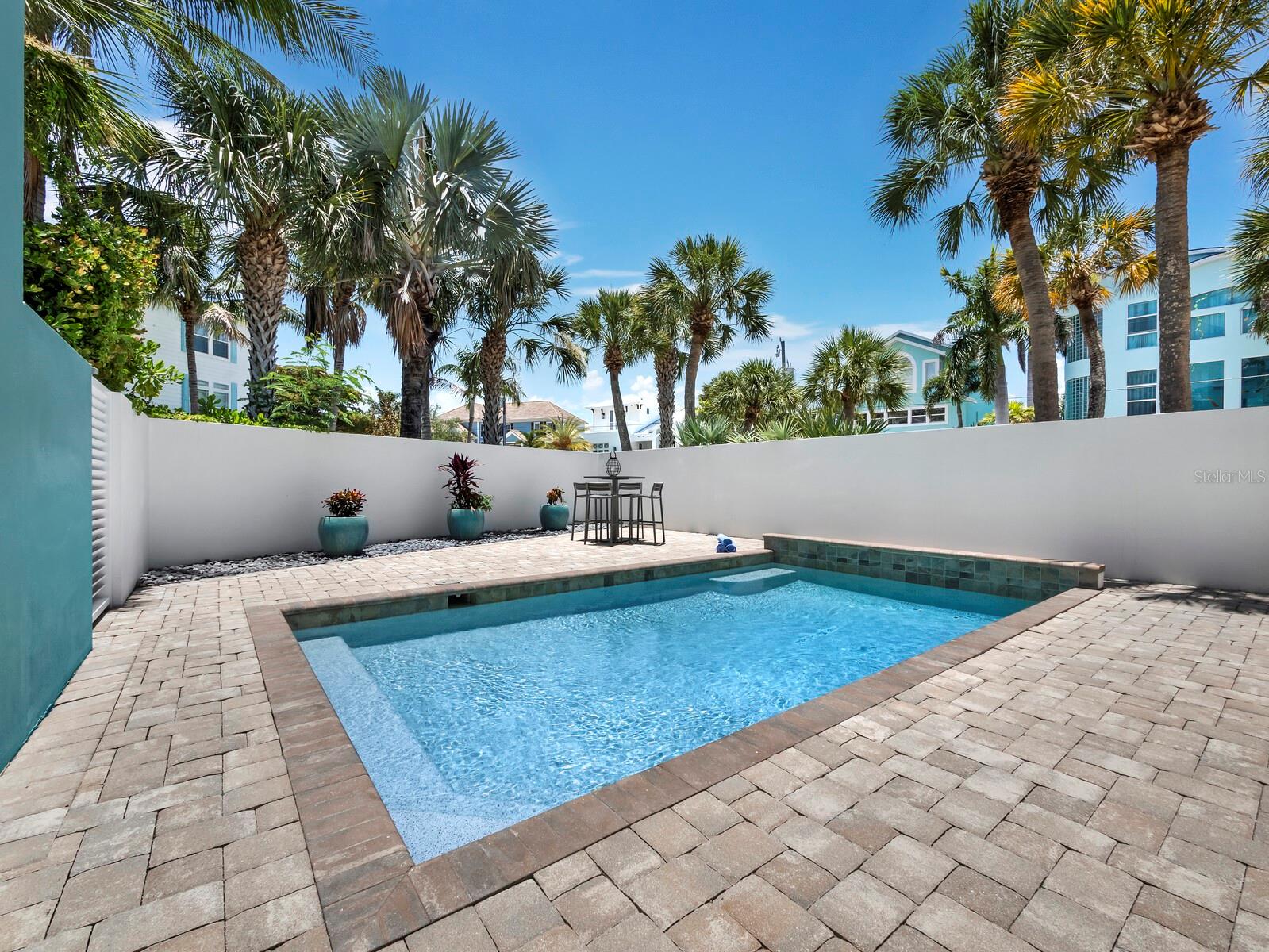471 Island Cir, Sarasota, FL 34242 — photo 9 of 58