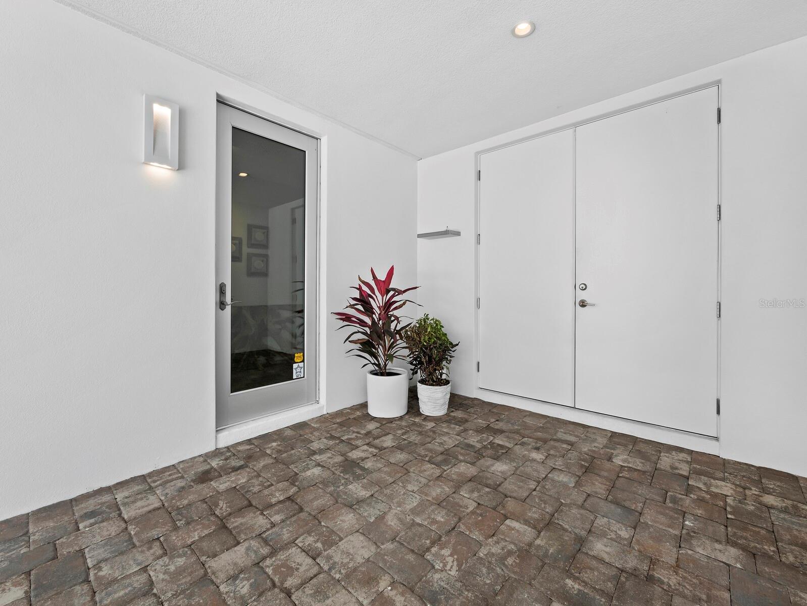 471 Island Cir, Sarasota, FL 34242 — photo 10 of 58
