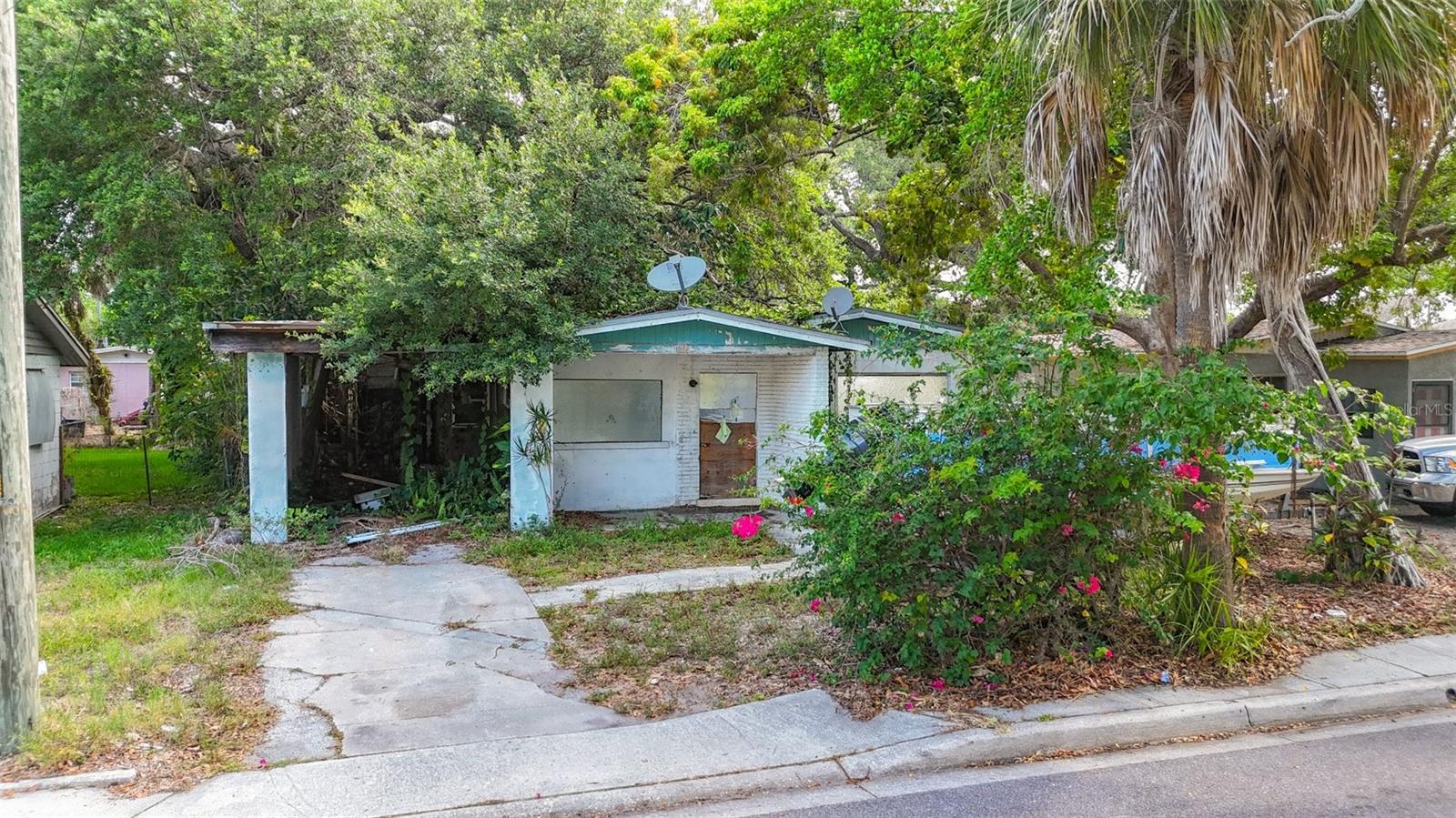 1679 24th St, Sarasota, FL 34234 — photo 4 of 18