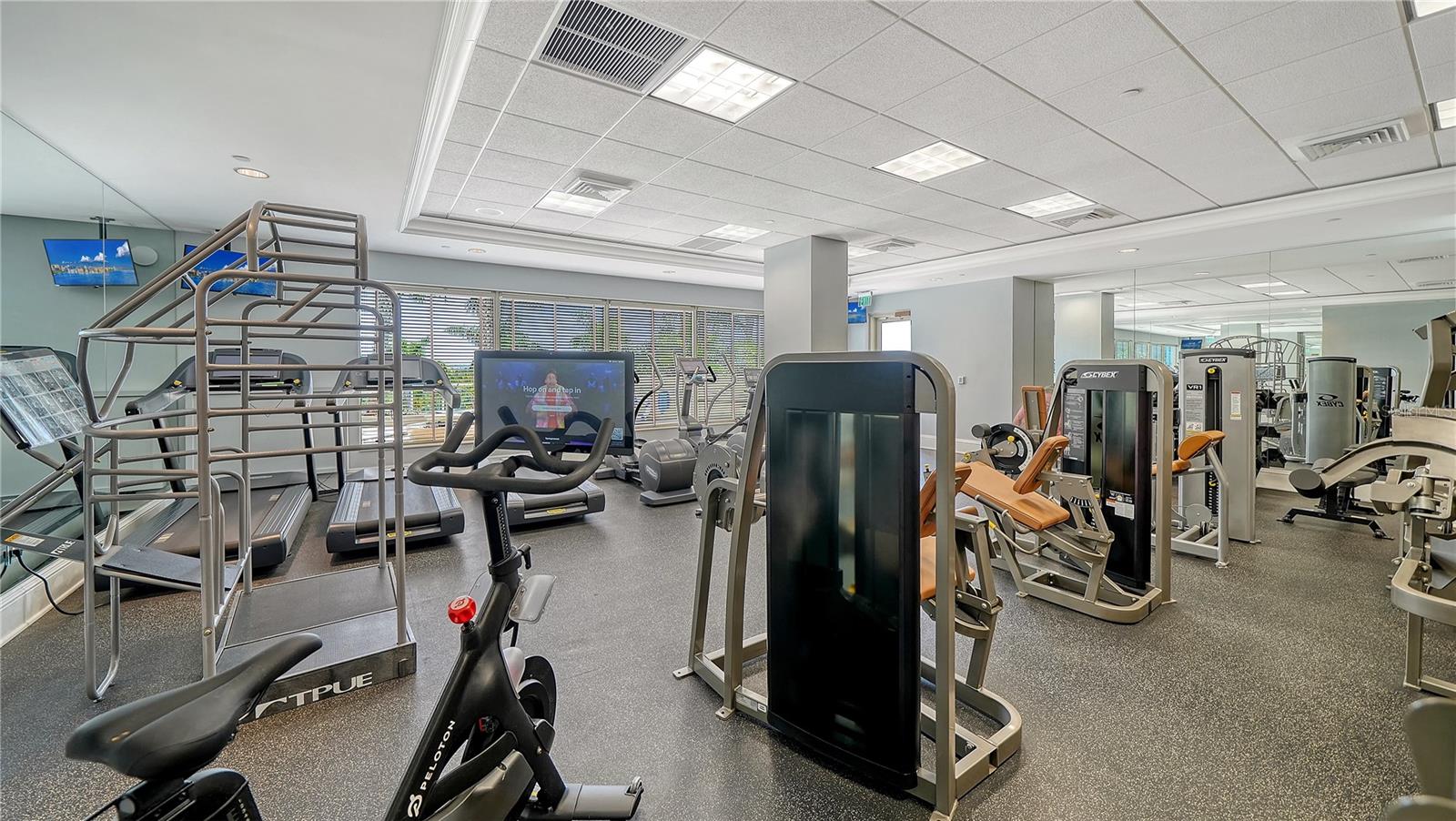 FITNESS ROOM