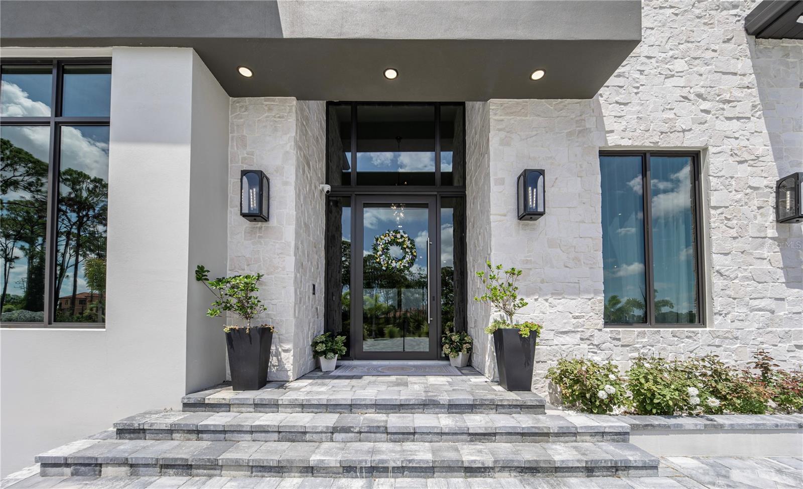 9240 Falcon Ct, Venice, FL 34293 — photo 3 of 100