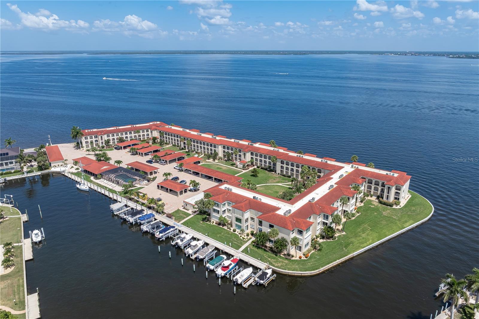 1 Colony Point Dr #15B