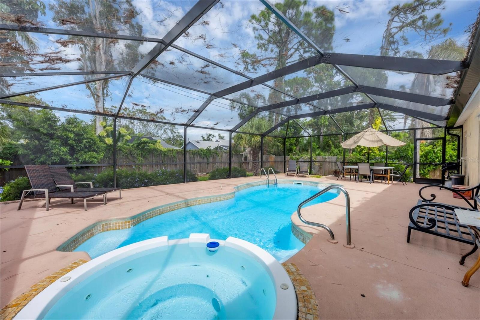 2445 Apache St, Sarasota, FL 34231 — photo 3 of 33