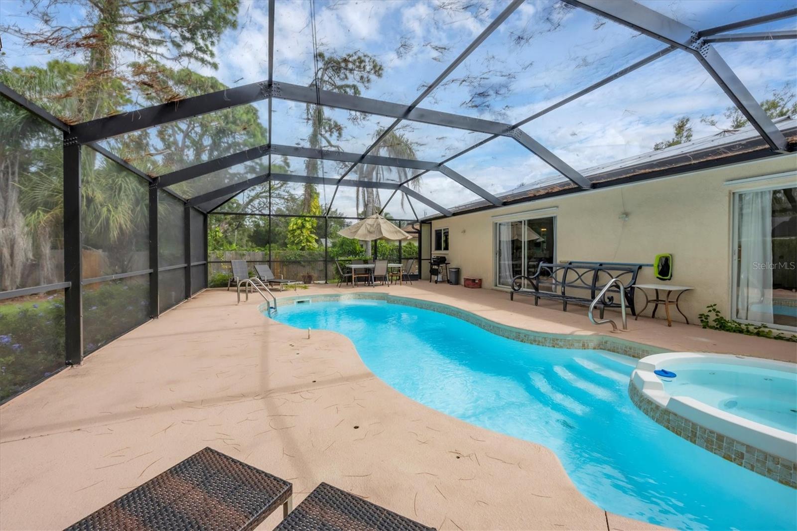 2445 Apache St, Sarasota, FL 34231 — photo 4 of 33