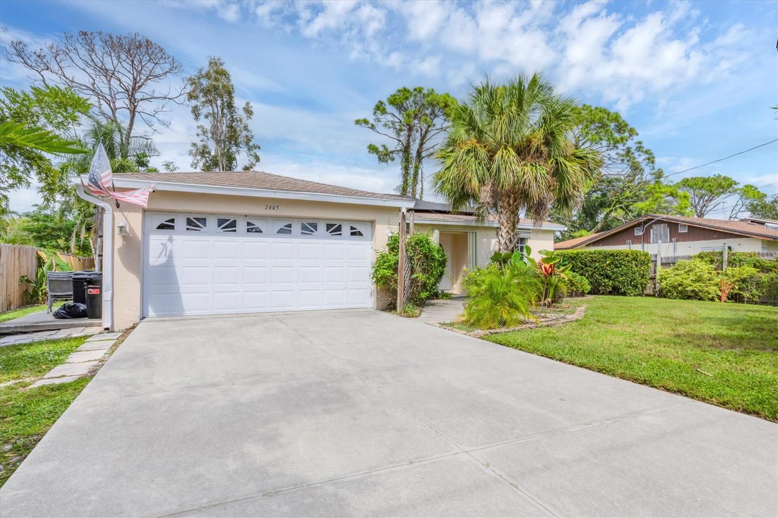 2445 Apache St, Sarasota, FL 34231 — photo 6 of 33
