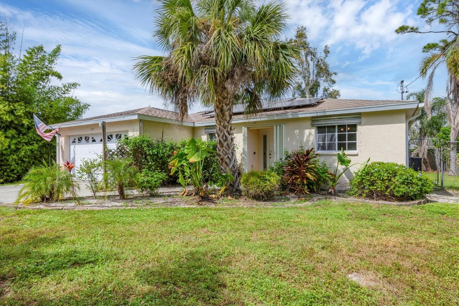 2445 Apache St, Sarasota, FL 34231 — photo 8 of 33