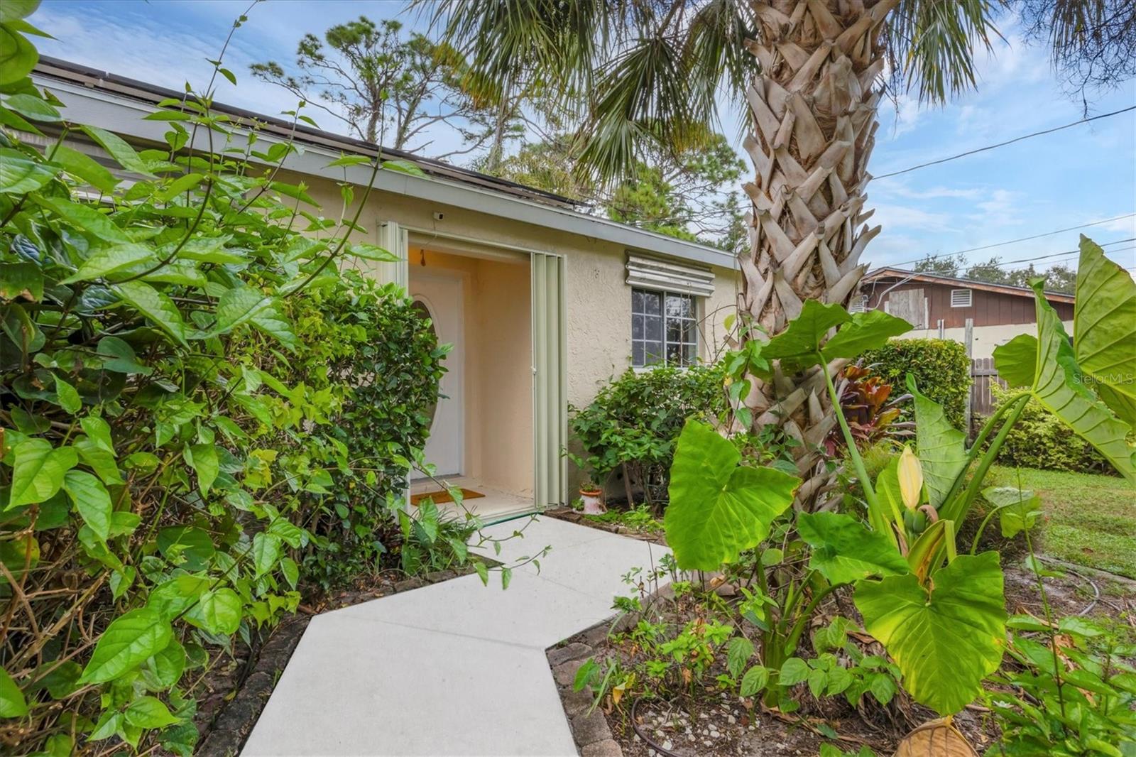 2445 Apache St, Sarasota, FL 34231 — photo 9 of 33