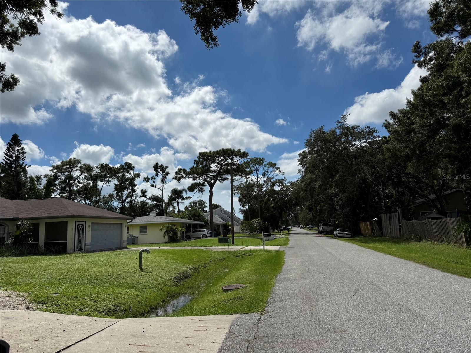 3988 San Luis Dr, Sarasota, FL 34235 — photo 11 of 36