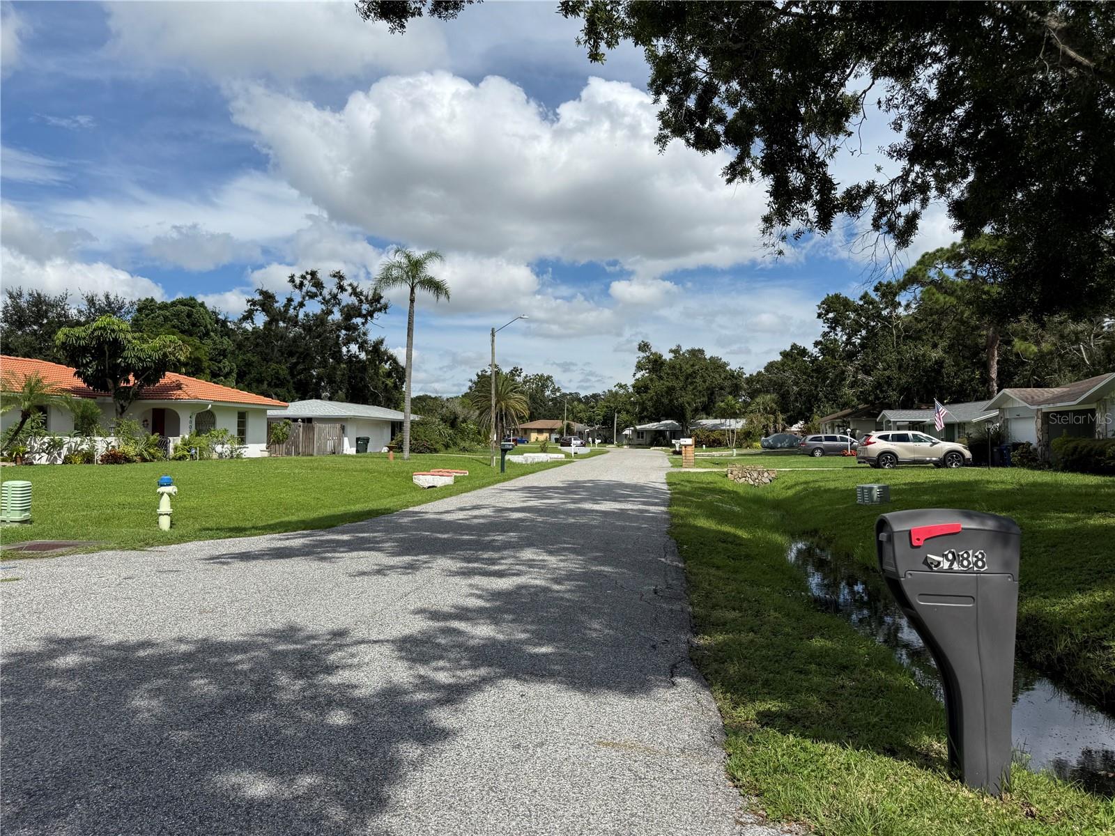 3988 San Luis Dr, Sarasota, FL 34235 — photo 12 of 36