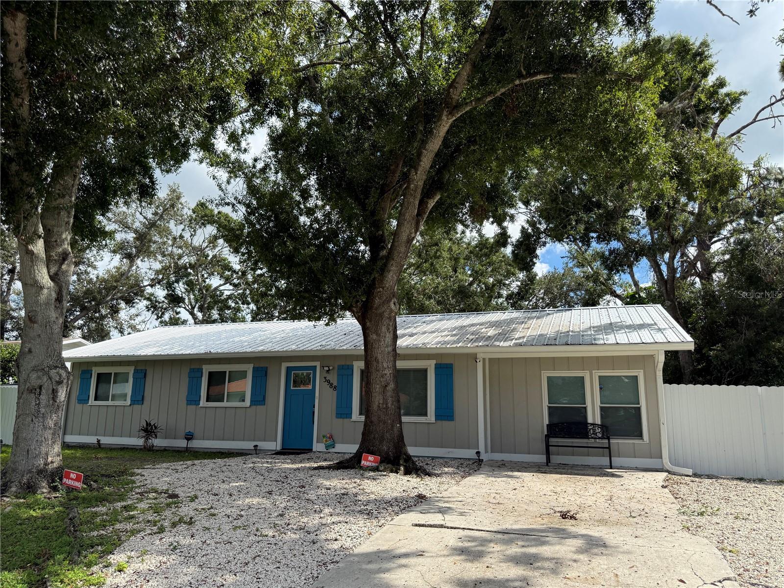 3988 San Luis Dr, Sarasota, FL 34235 — photo 15 of 36