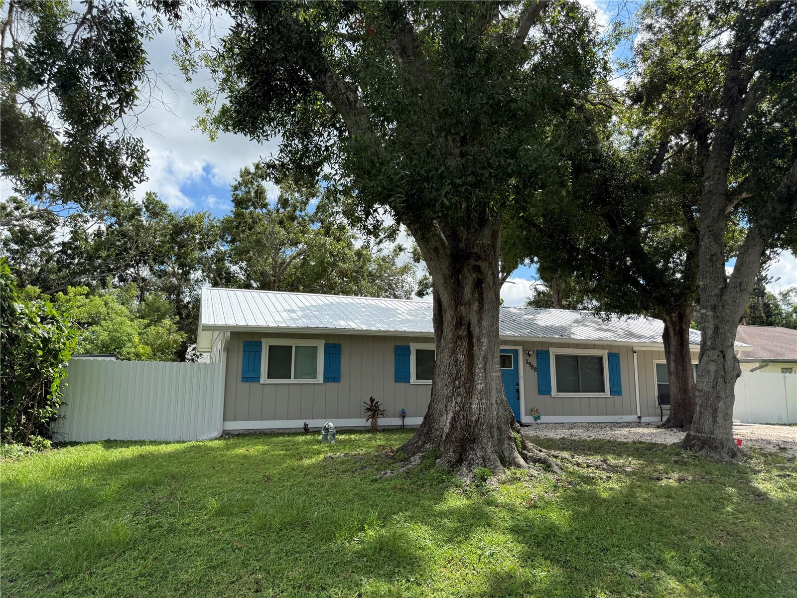 3988 San Luis Dr, Sarasota, FL 34235 — photo 9 of 36