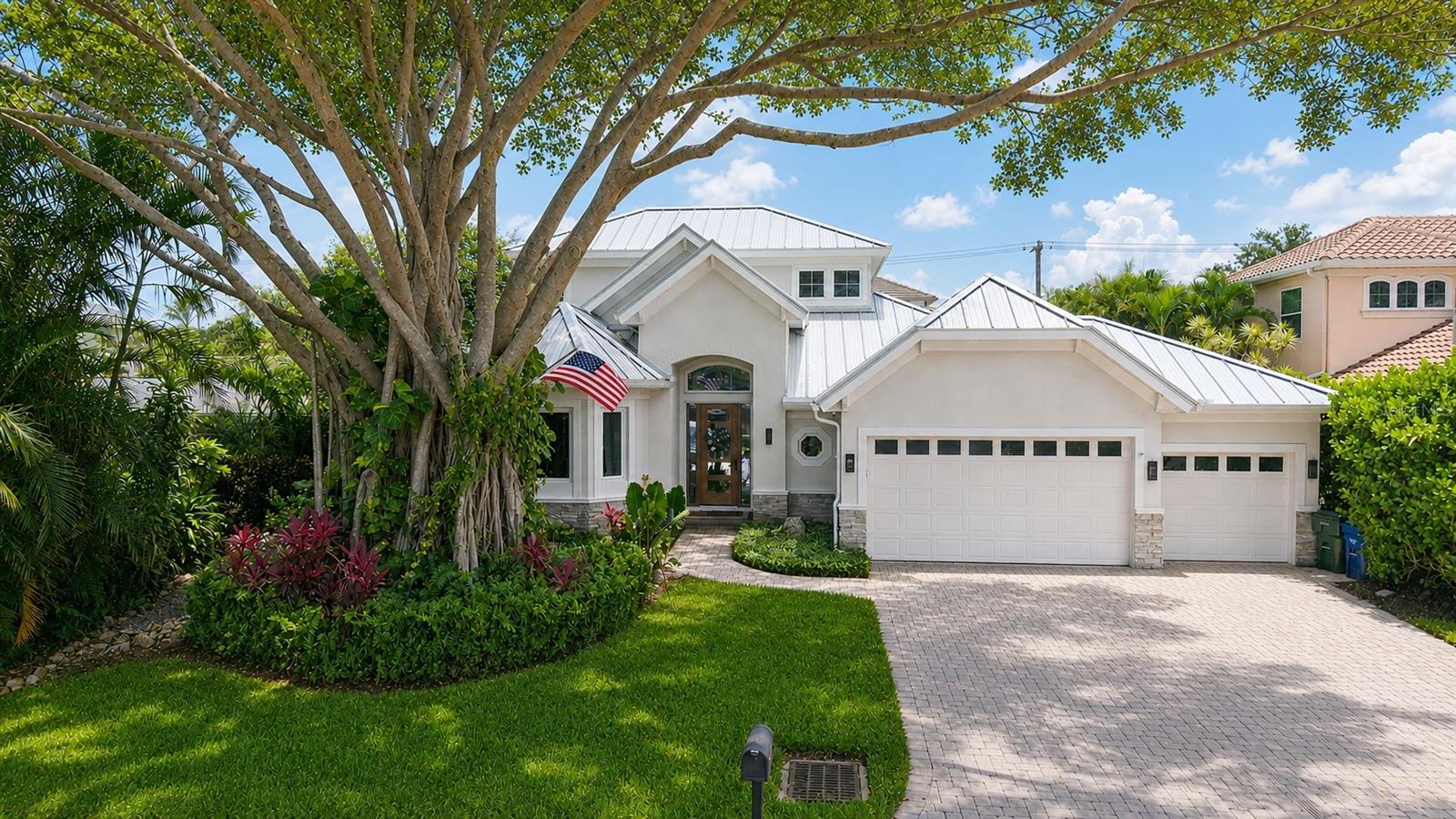 3921 Maravic Pl, Sarasota, FL 34231 — photo 1 of 33