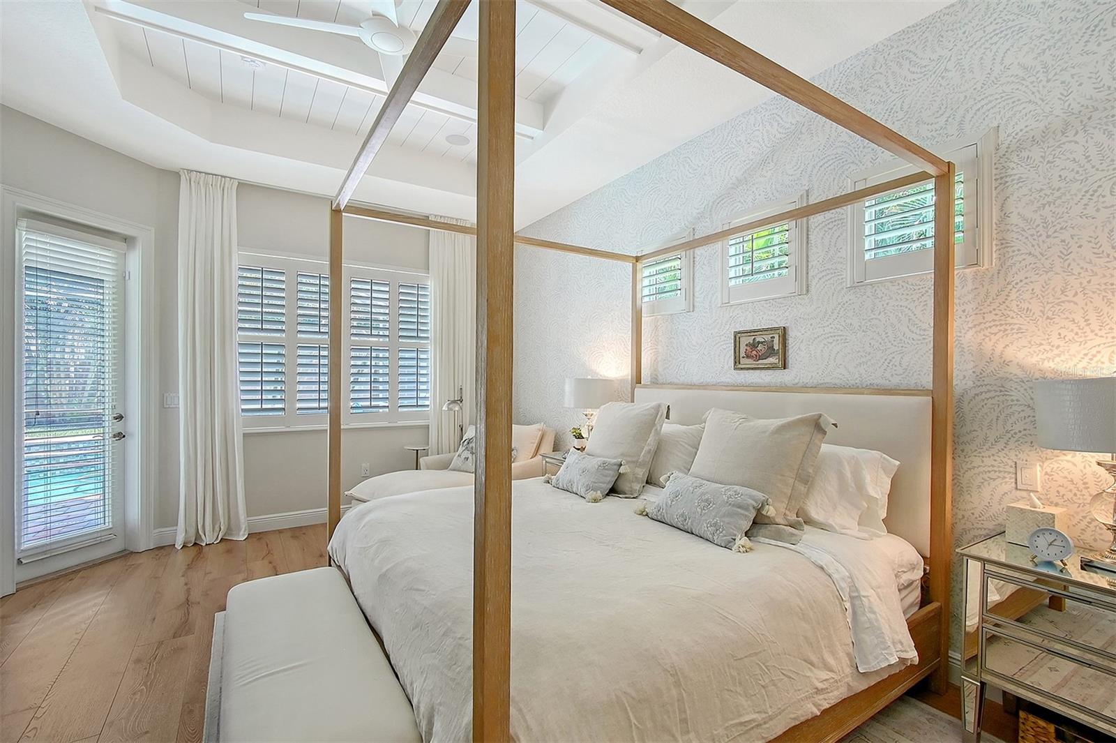 3921 Maravic Pl, Sarasota, FL 34231 — photo 13 of 33