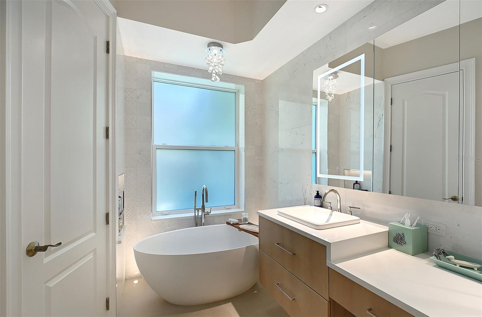 3921 Maravic Pl, Sarasota, FL 34231 — photo 16 of 33