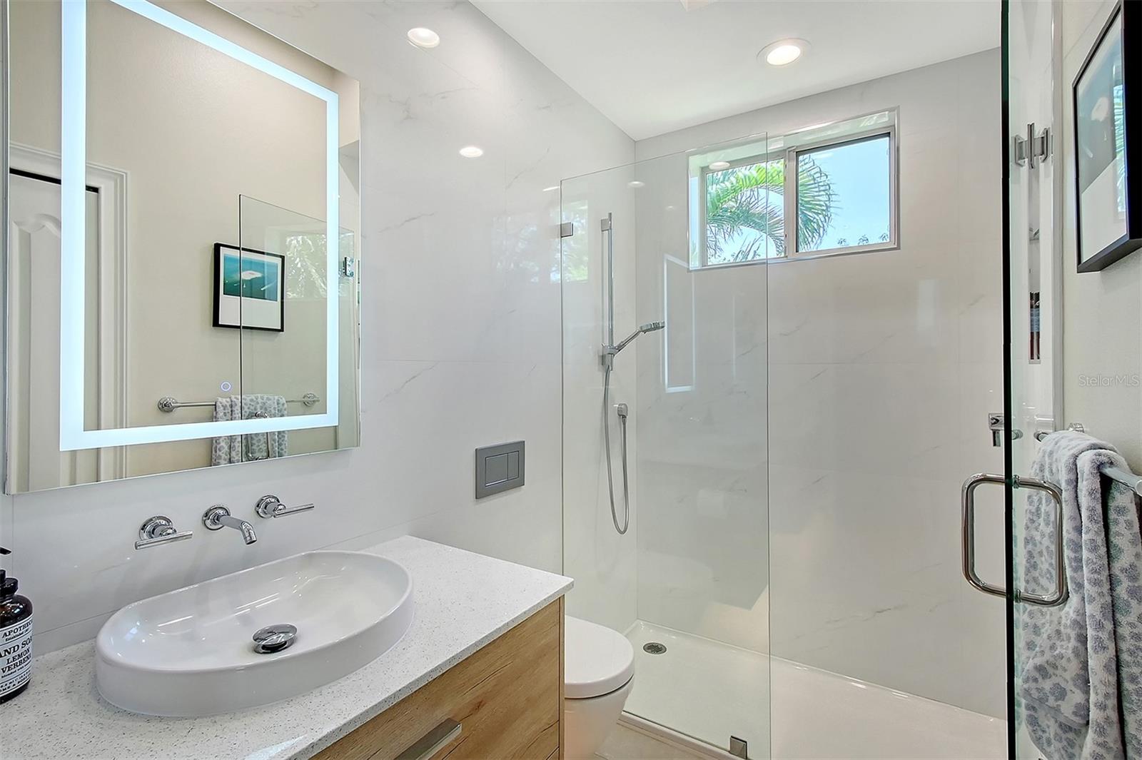 3921 Maravic Pl, Sarasota, FL 34231 — photo 18 of 33