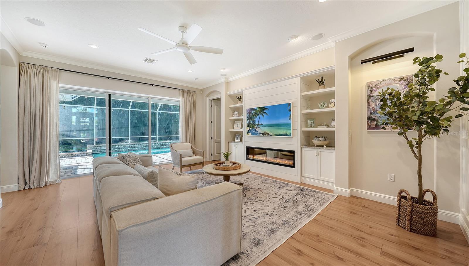 3921 Maravic Pl, Sarasota, FL 34231 — photo 3 of 33