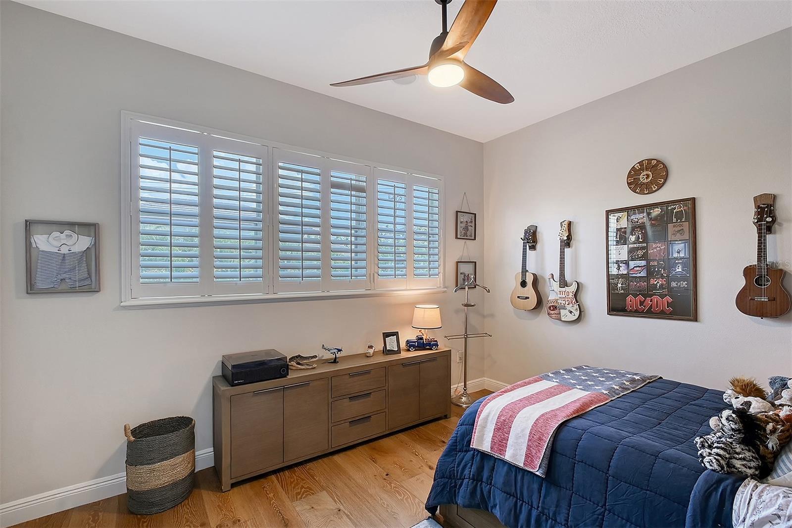 3921 Maravic Pl, Sarasota, FL 34231 — photo 21 of 33