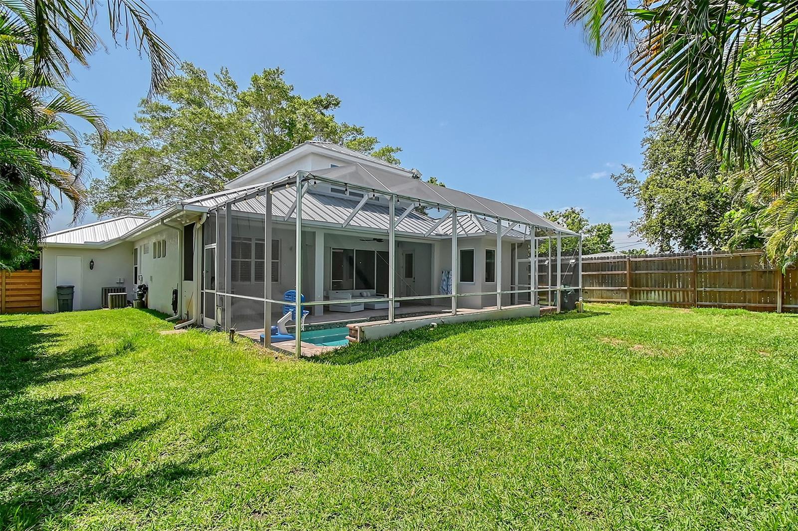 3921 Maravic Pl, Sarasota, FL 34231 — photo 30 of 33