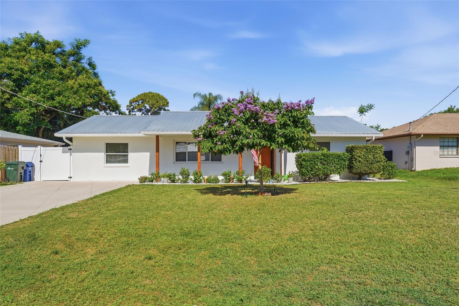 2600 Cambridge Dr, Sarasota, FL 34232 — photo 3 of 75