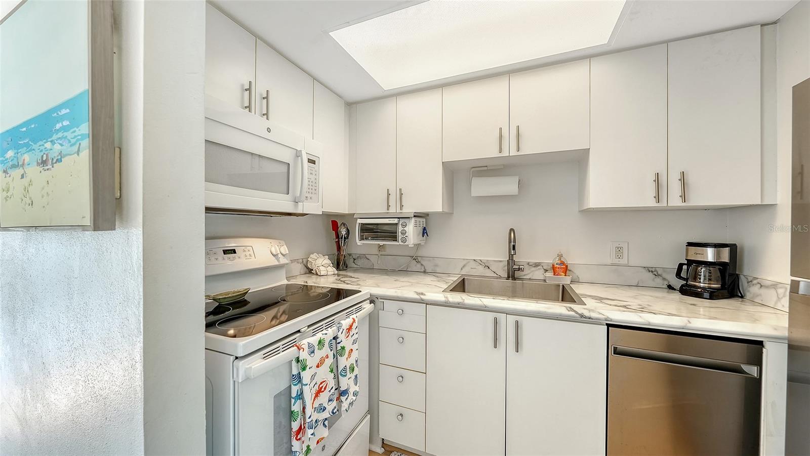 2850 Gulf of Mexico Dr #4, Longboat Key, FL 34228 — photo 17 of 37