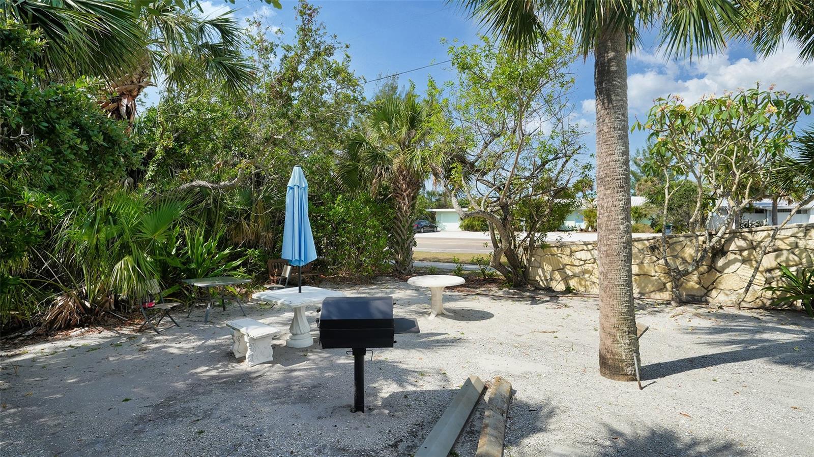 2850 Gulf of Mexico Dr #4, Longboat Key, FL 34228 — photo 27 of 37