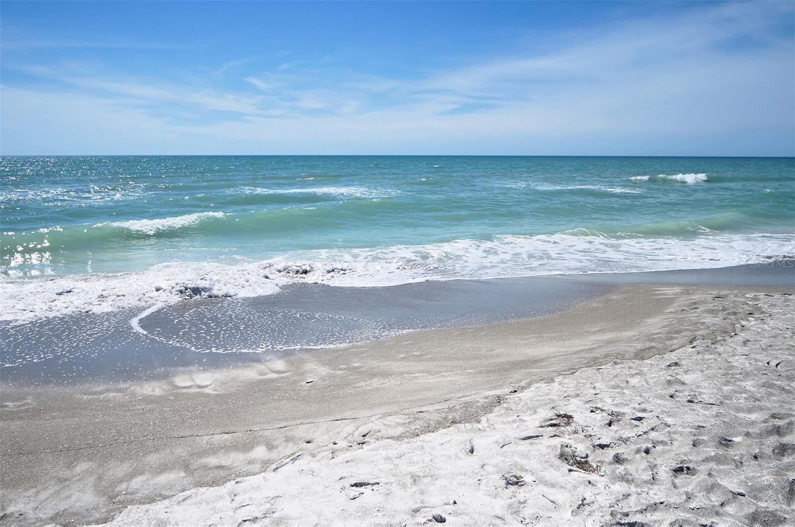 2850 Gulf of Mexico Dr #4, Longboat Key, FL 34228 — photo 31 of 37