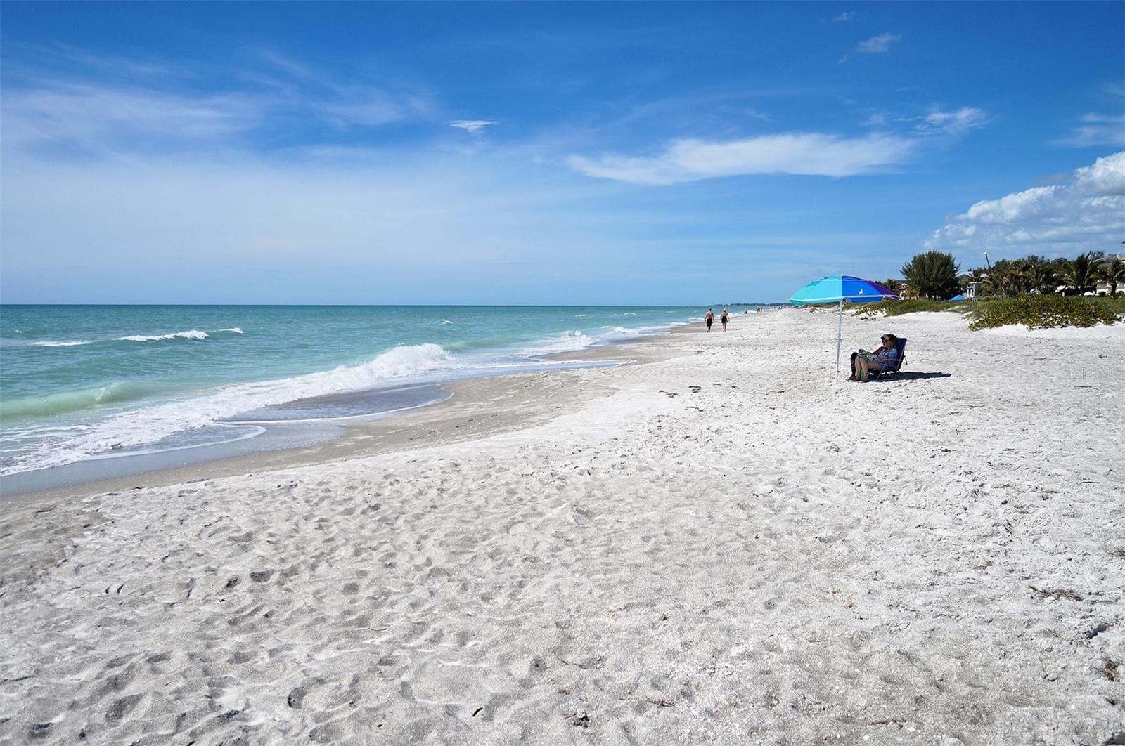 2850 Gulf of Mexico Dr #4, Longboat Key, FL 34228 — photo 32 of 37