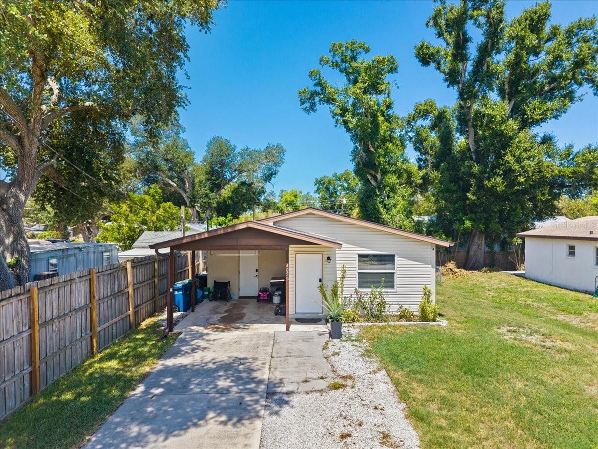 4050 Rockefeller Ave, Sarasota, FL 34231 — photo 1 of 33