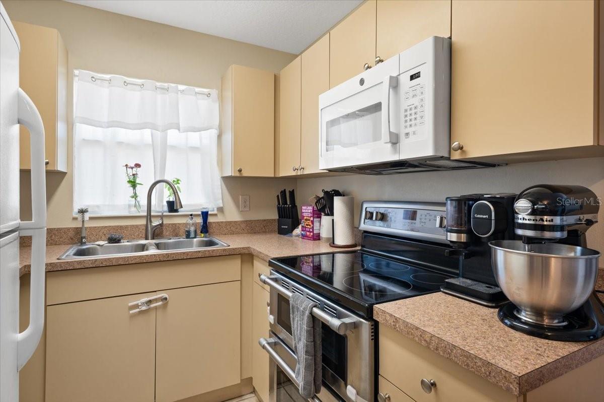 4050 Rockefeller Ave, Sarasota, FL 34231 — photo 11 of 33